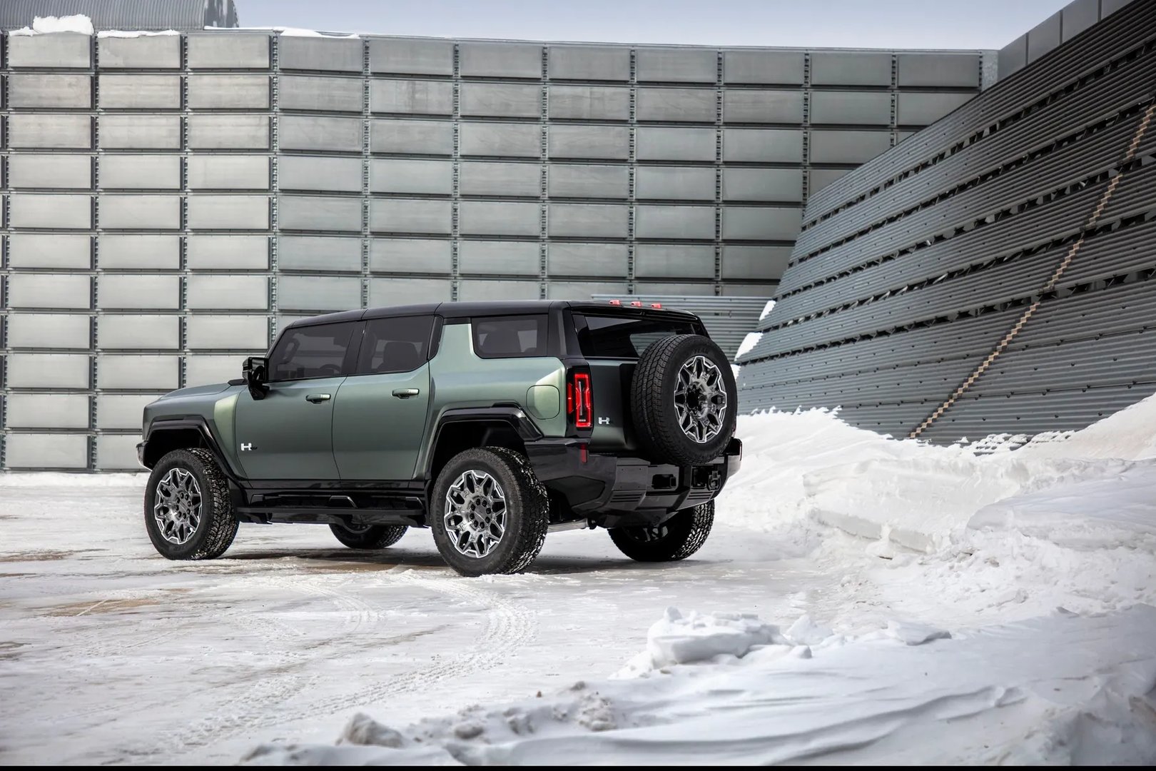 GMC_Hummer_EV_1_generation__SUV_5-doors__2.jpg