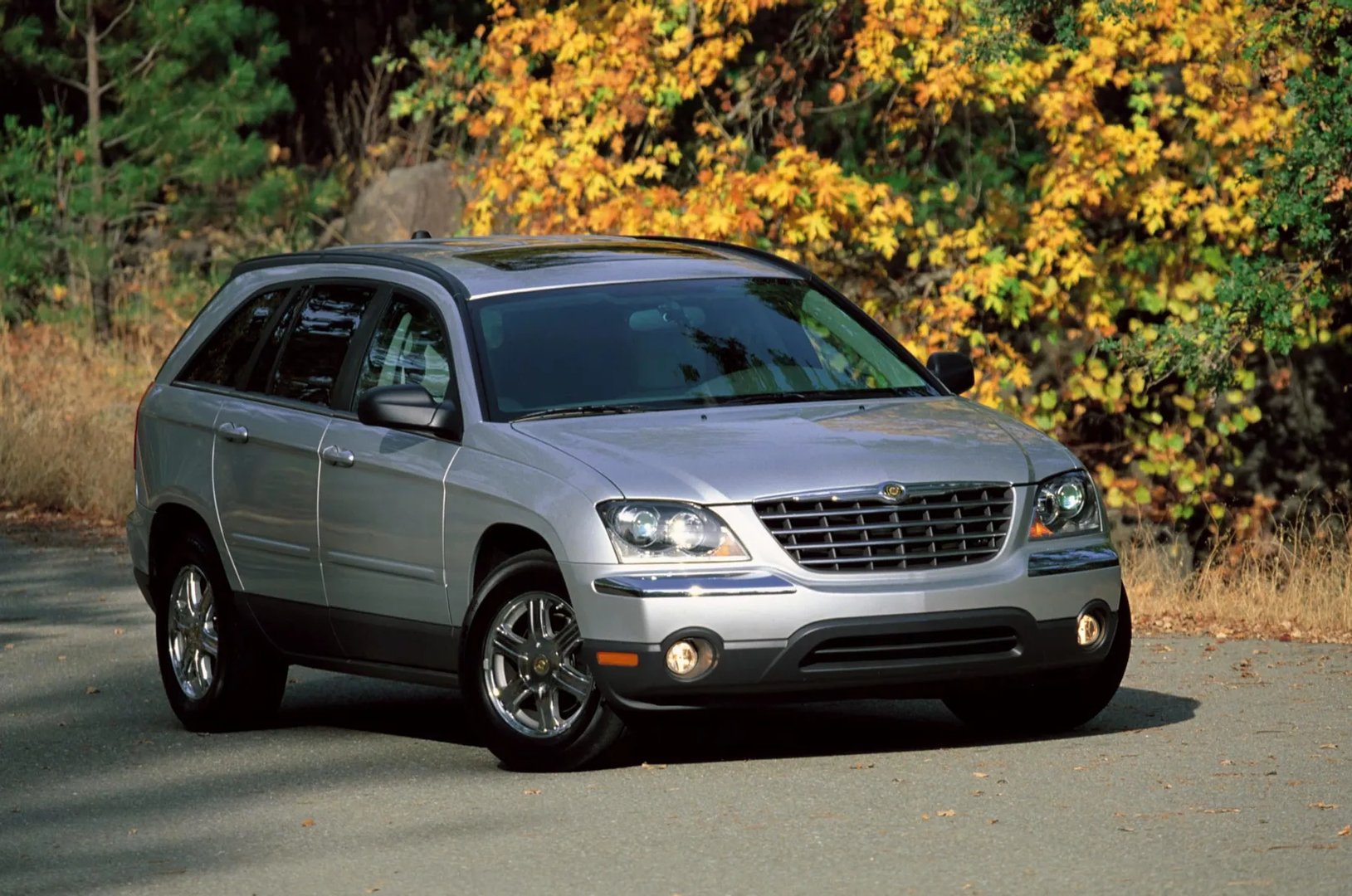 Chrysler_Pacifica_1_generation__SUV_5-doors__8.jpg