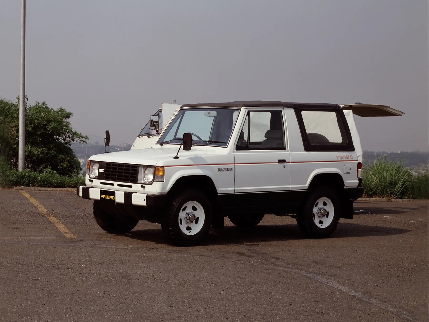 Mitsubishi_Pajero_1_generation__SUV_cabriolet__4.jpg