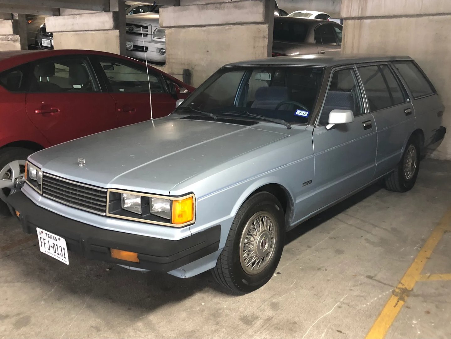Nissan_Maxima_2_generation__Estate_5-door__1.jpg
