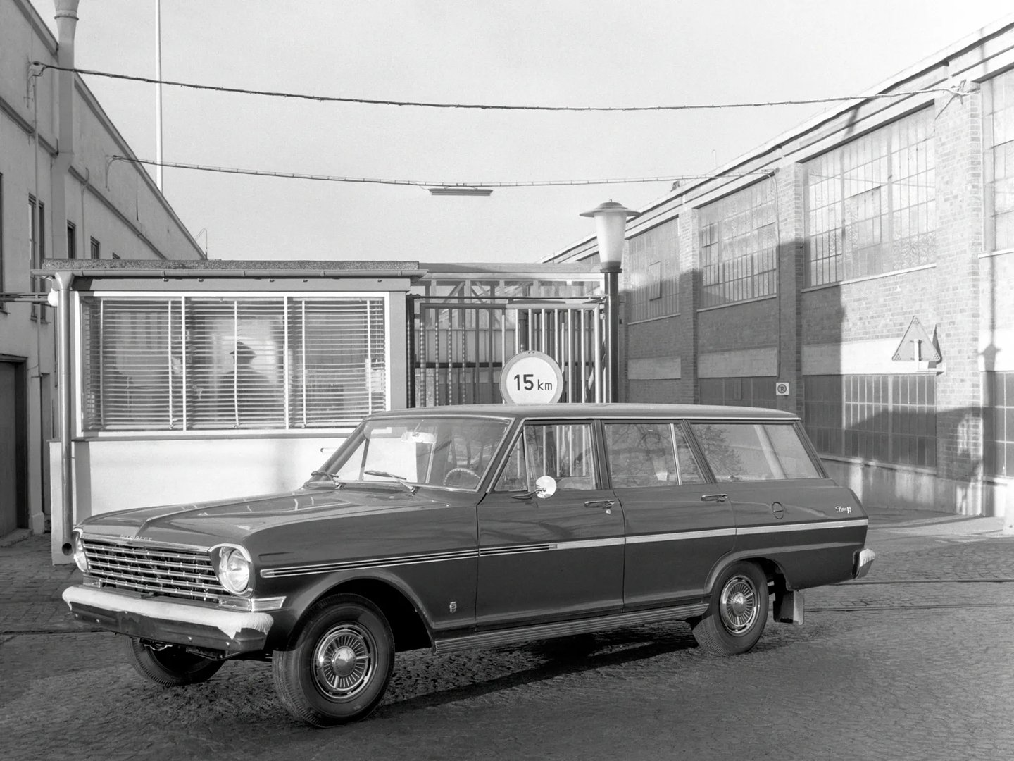 Chevrolet_Nova_2_generation__Estate_5-door__2.jpg