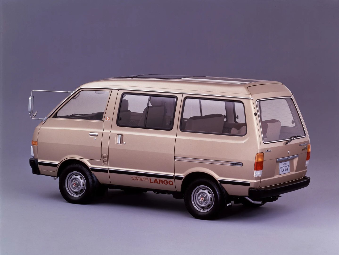 Nissan_Largo_1_generation__Minivan__7.jpg