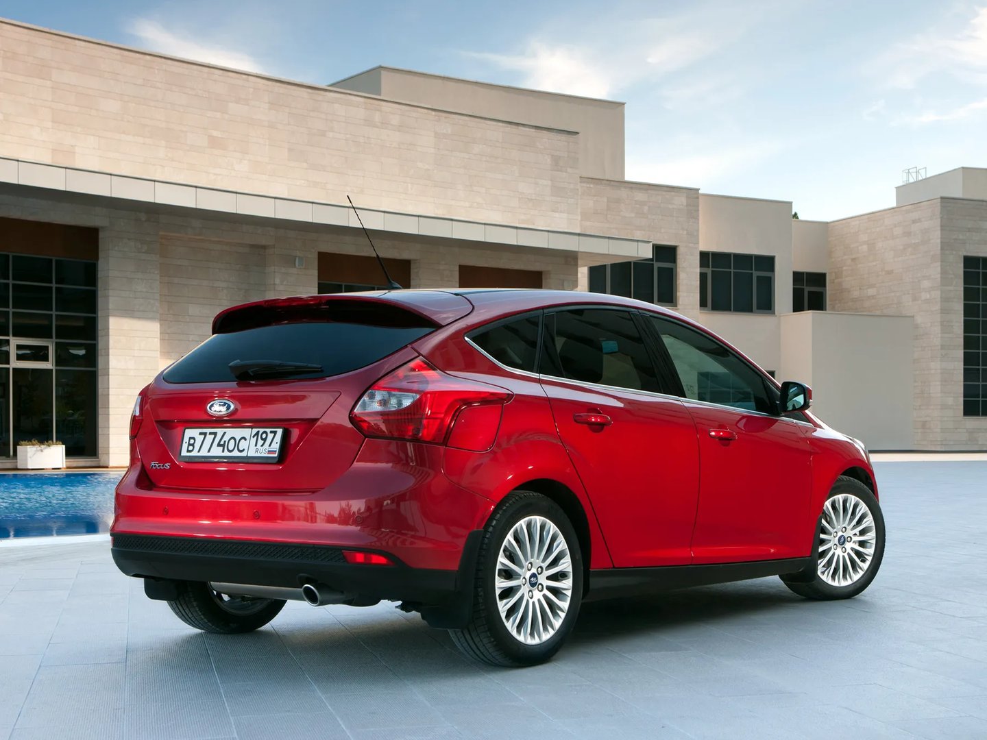 Ford_Focus_3_generation__Hatchback_5-door__3.jpg