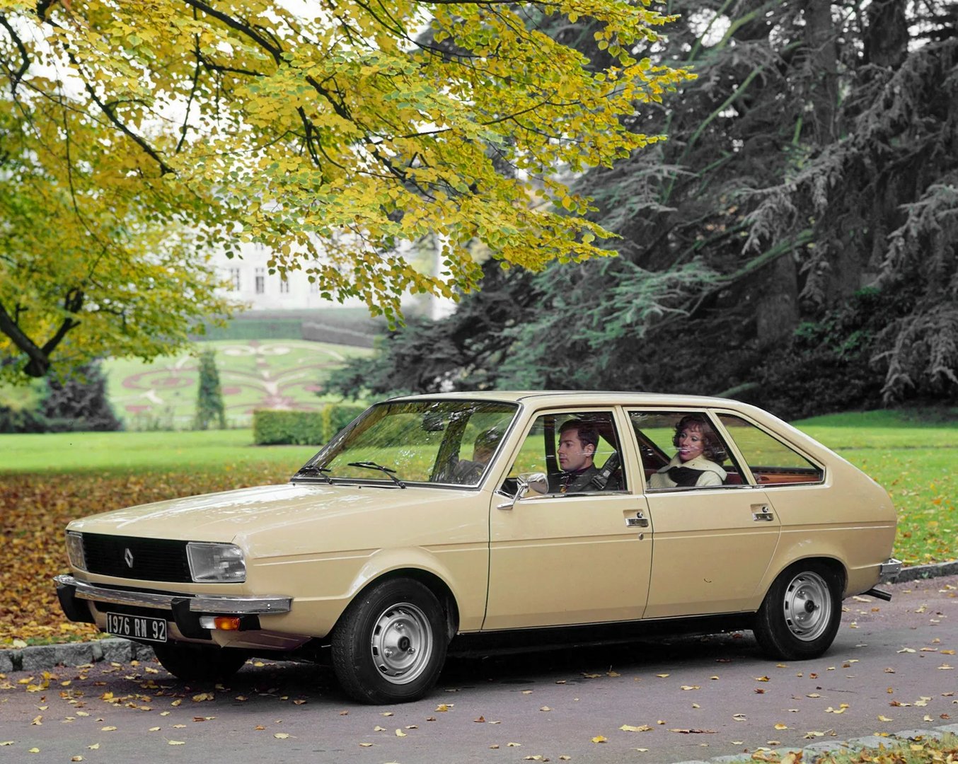 Renault_20_1_generation__Hatchback_5-door__5.jpg