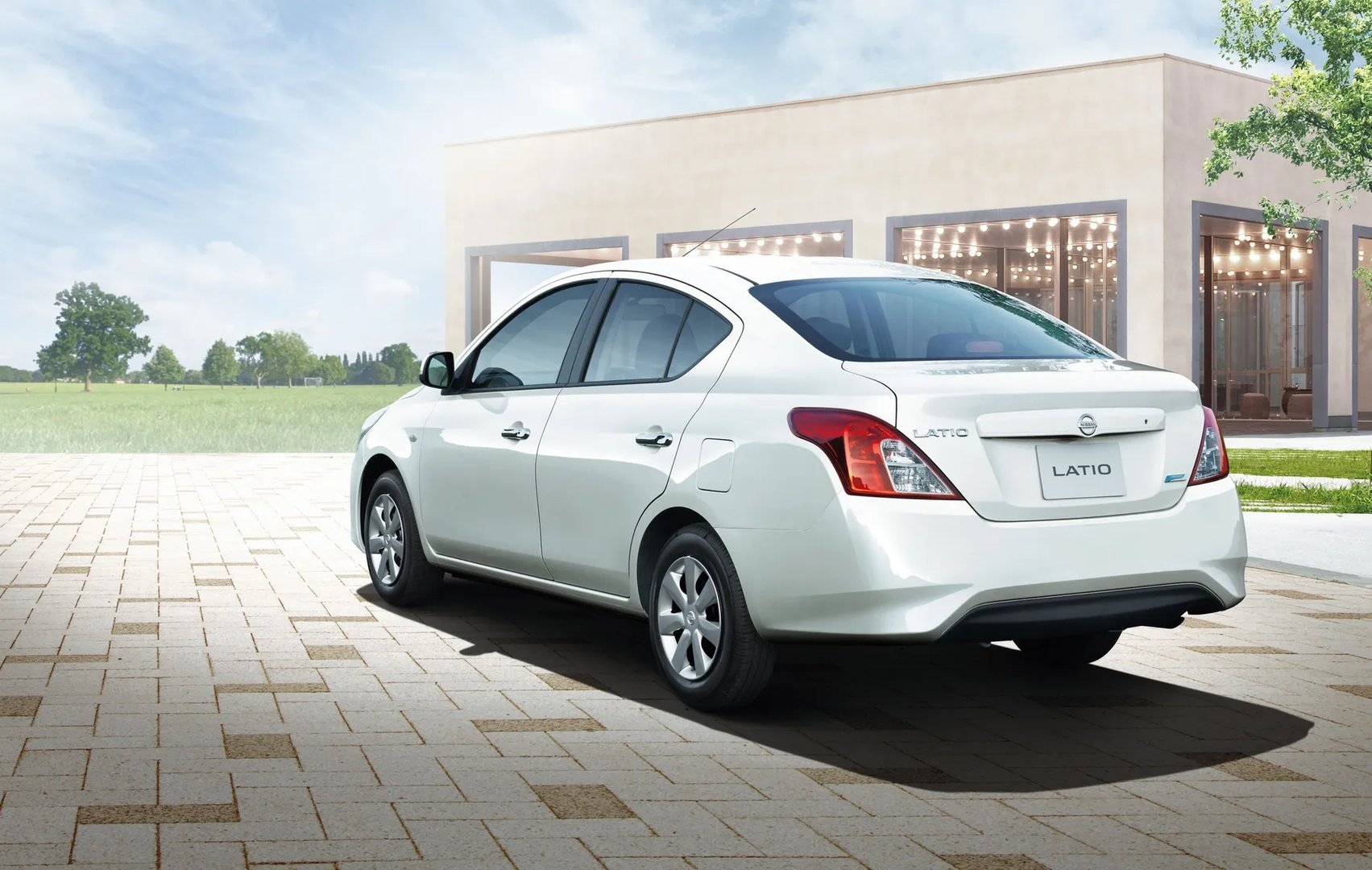 Nissan_Latio_1_generation_restyling__Sedan__2.jpg