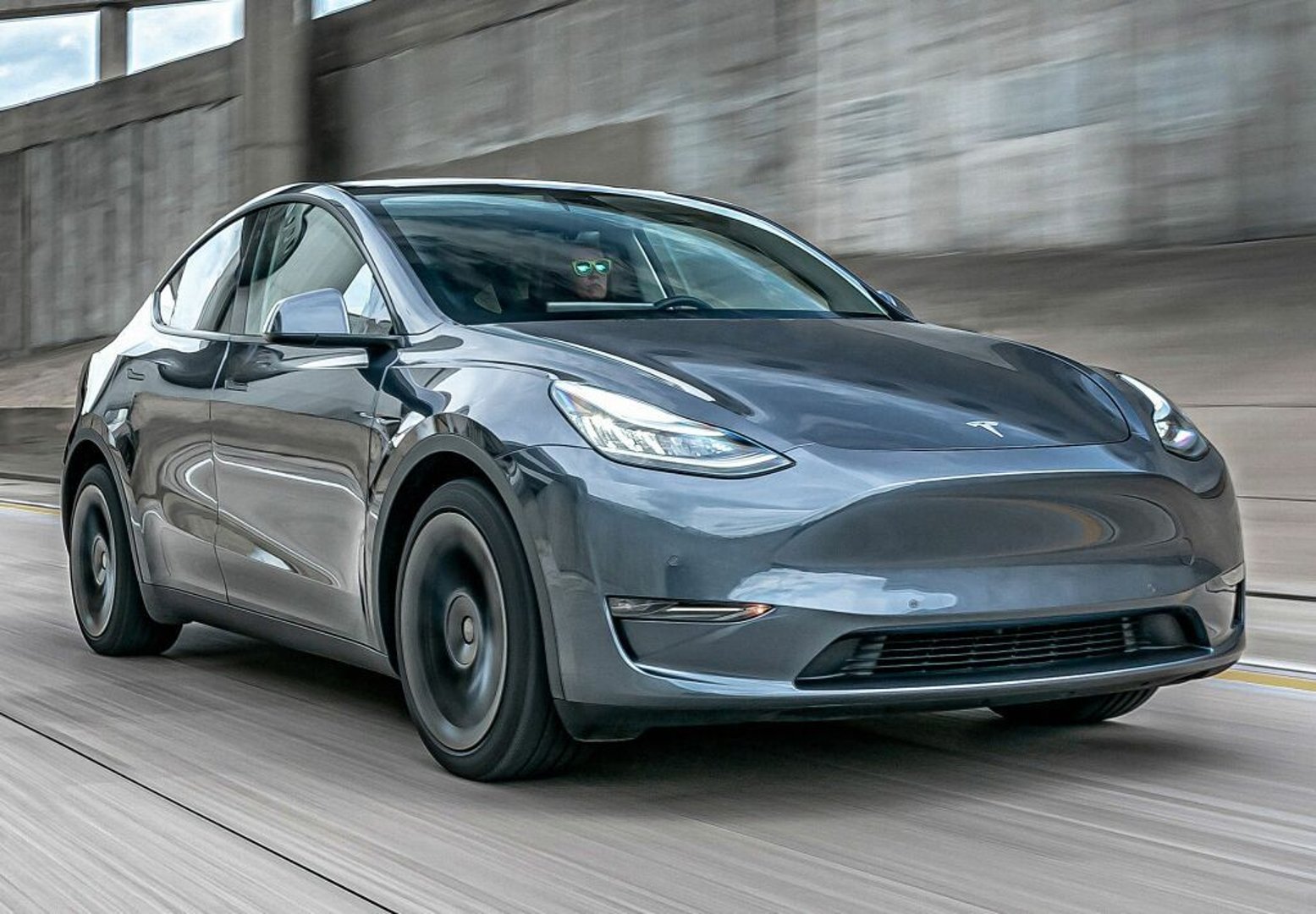 tesla_Model_Y_1_generation__SUV_5-doors__18.jpg