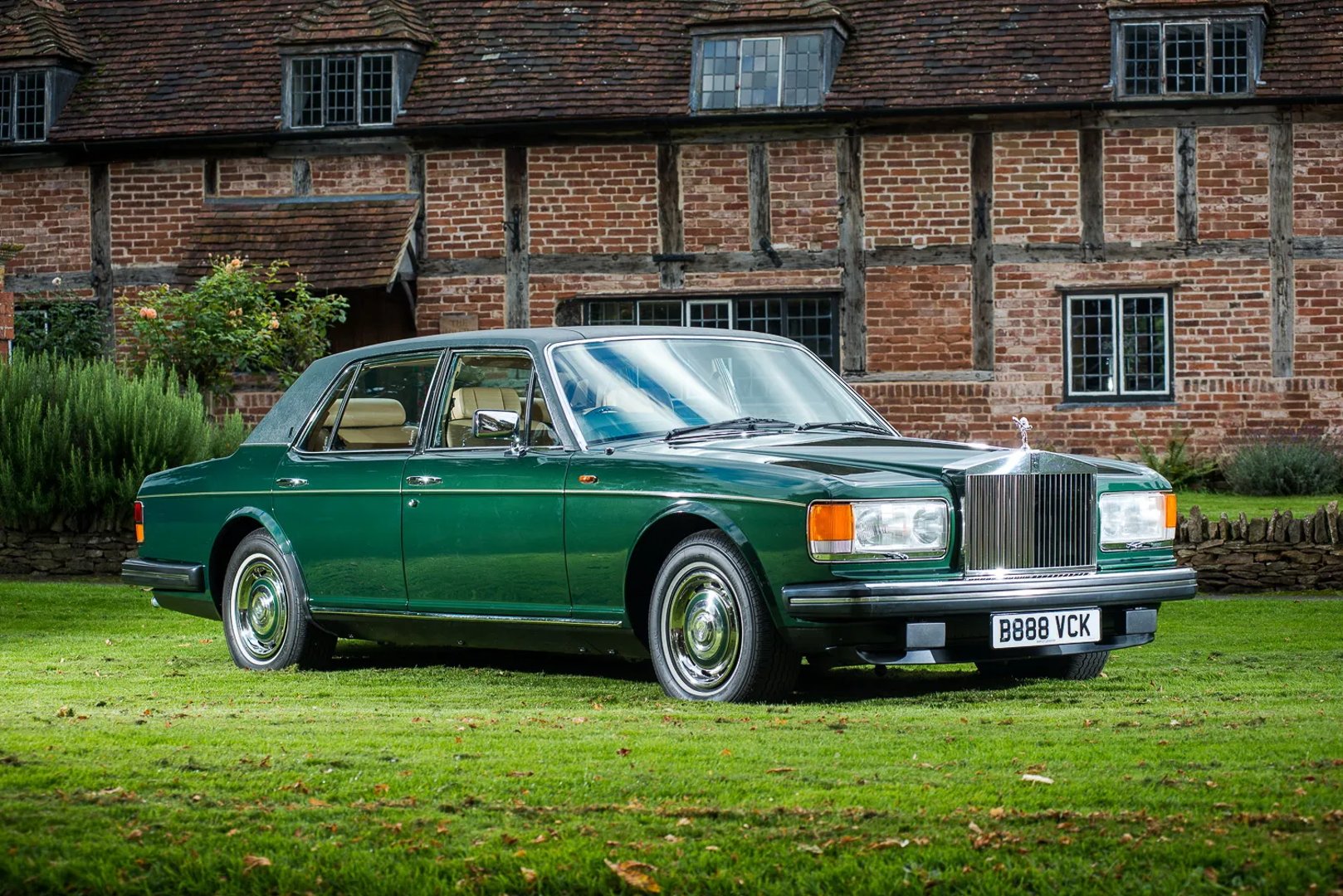 Rolls-Royce_Silver_Spirit_4_generation__Sedan__3.jpg