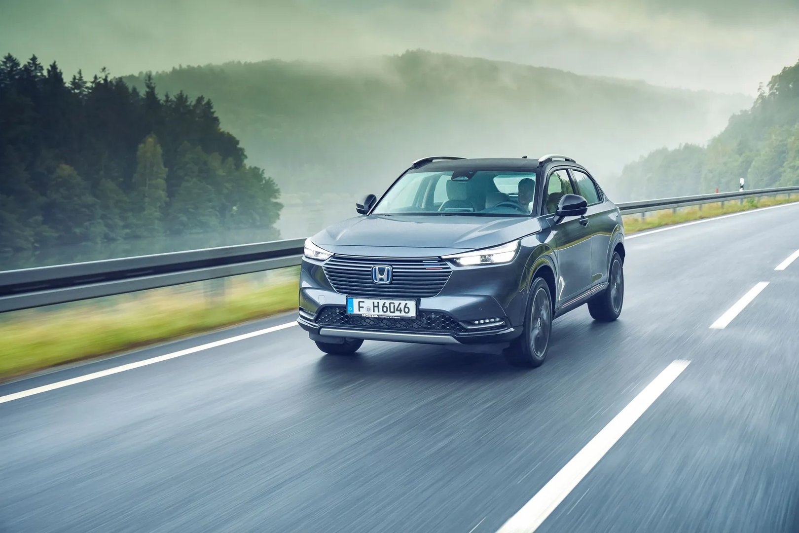Honda_HR-V_3_generation__SUV_5-doors__8.jpg