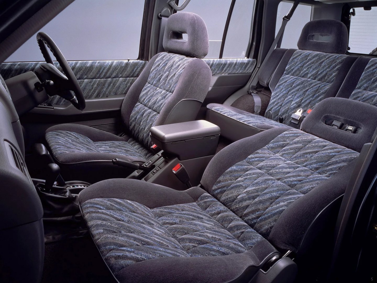 Nissan_Terrano_1_generation__SUV_5-doors__10.jpg
