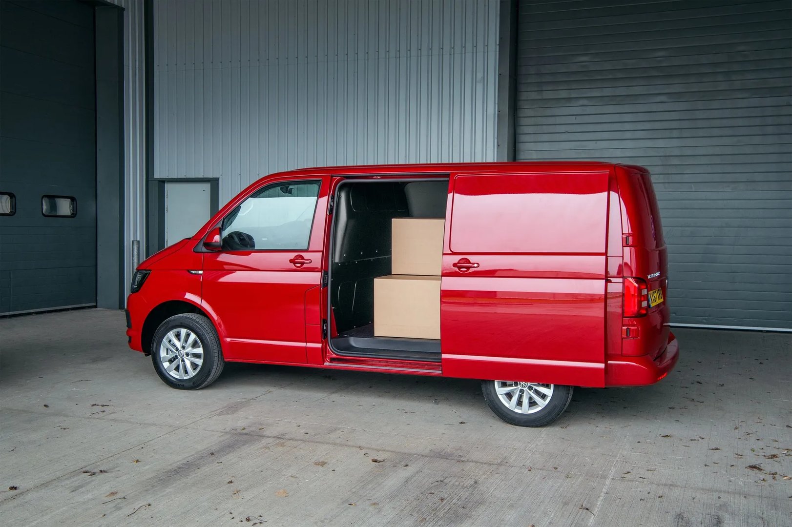 Volkswagen_Transporter_6_generation__Van__4.jpg