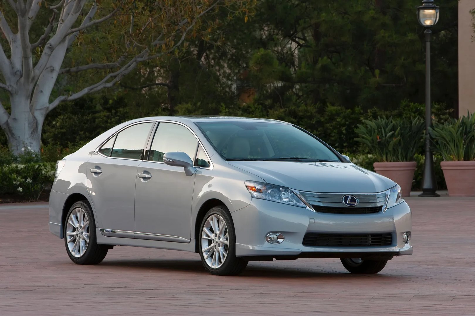 Lexus_HS_1_generation__Sedan__11.jpg