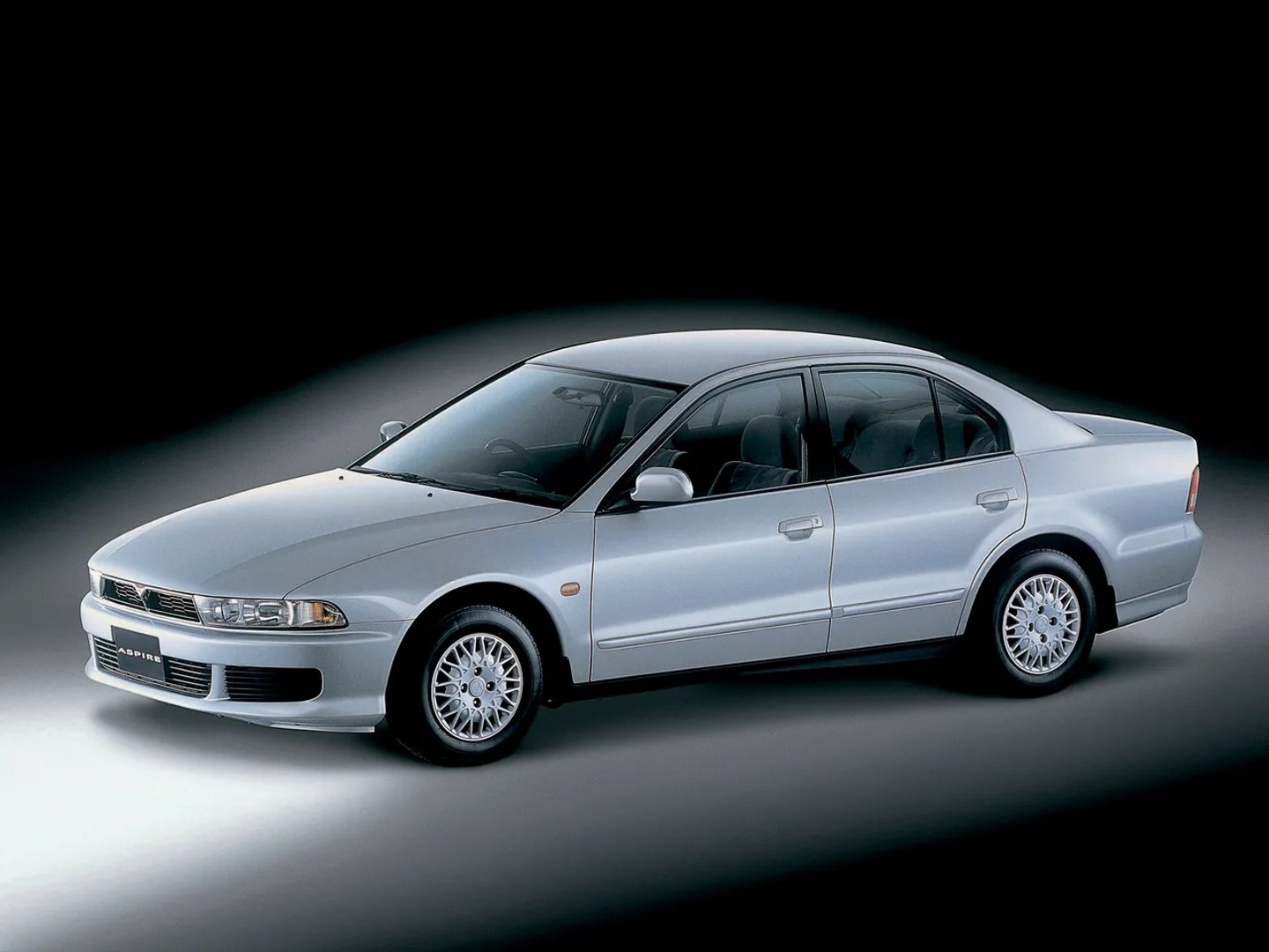 Mitsubishi_Aspire_1_generation__Sedan__1.jpg