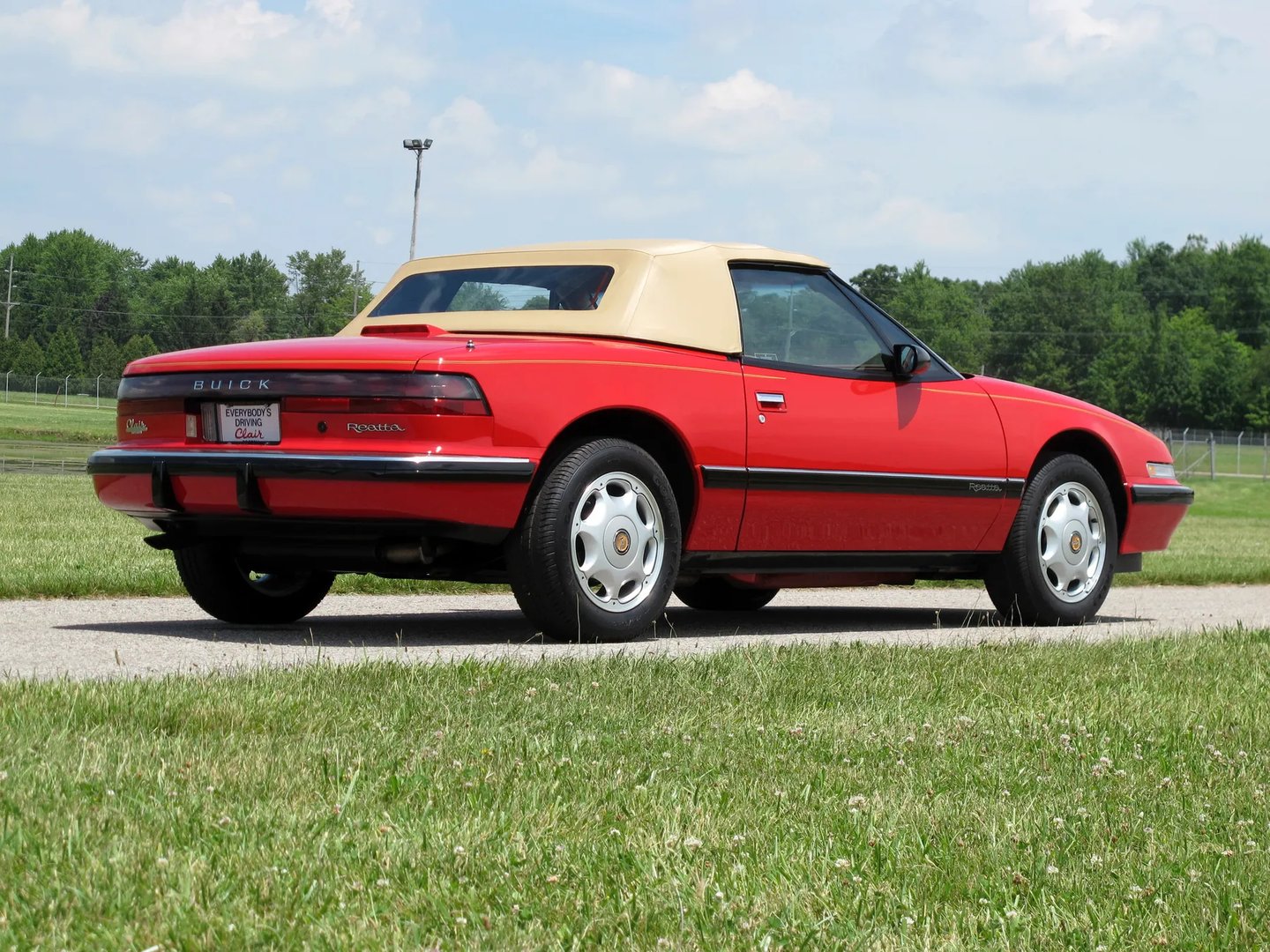 Buick_Reatta_1_generation__Cabrio__9.jpg