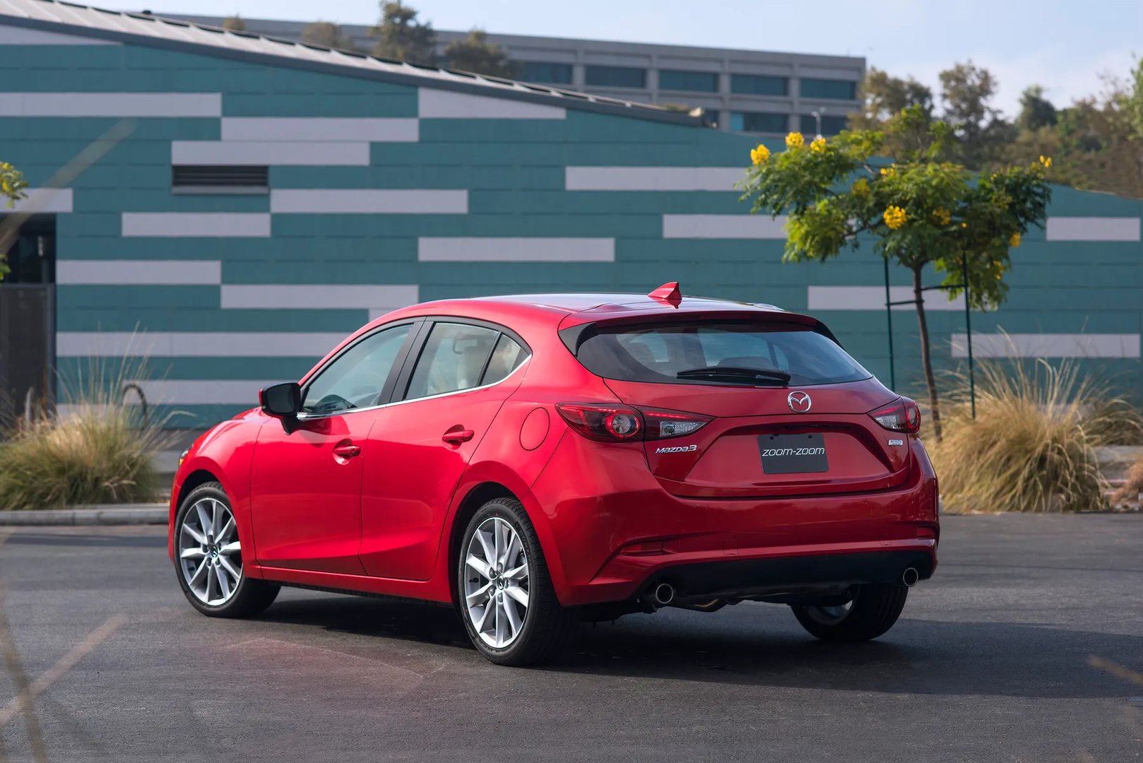 Mazda_3_3_generation_restyling__Hatchback_5-door__8.jpg