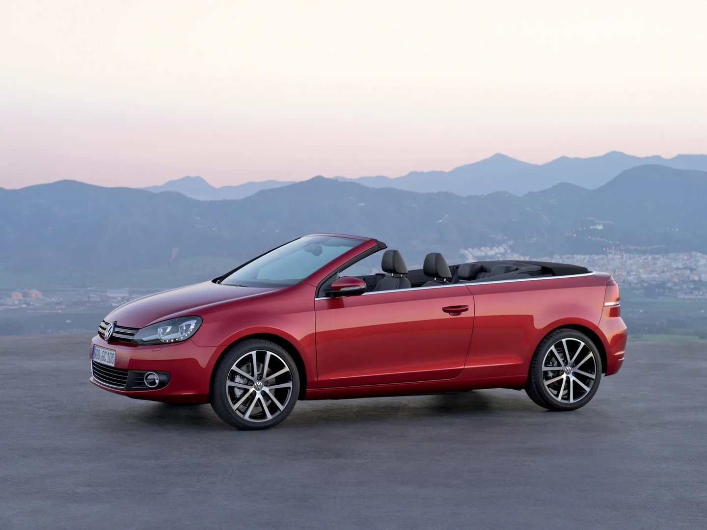 Volkswagen_Golf_6_generation__Cabrio__8.jpg