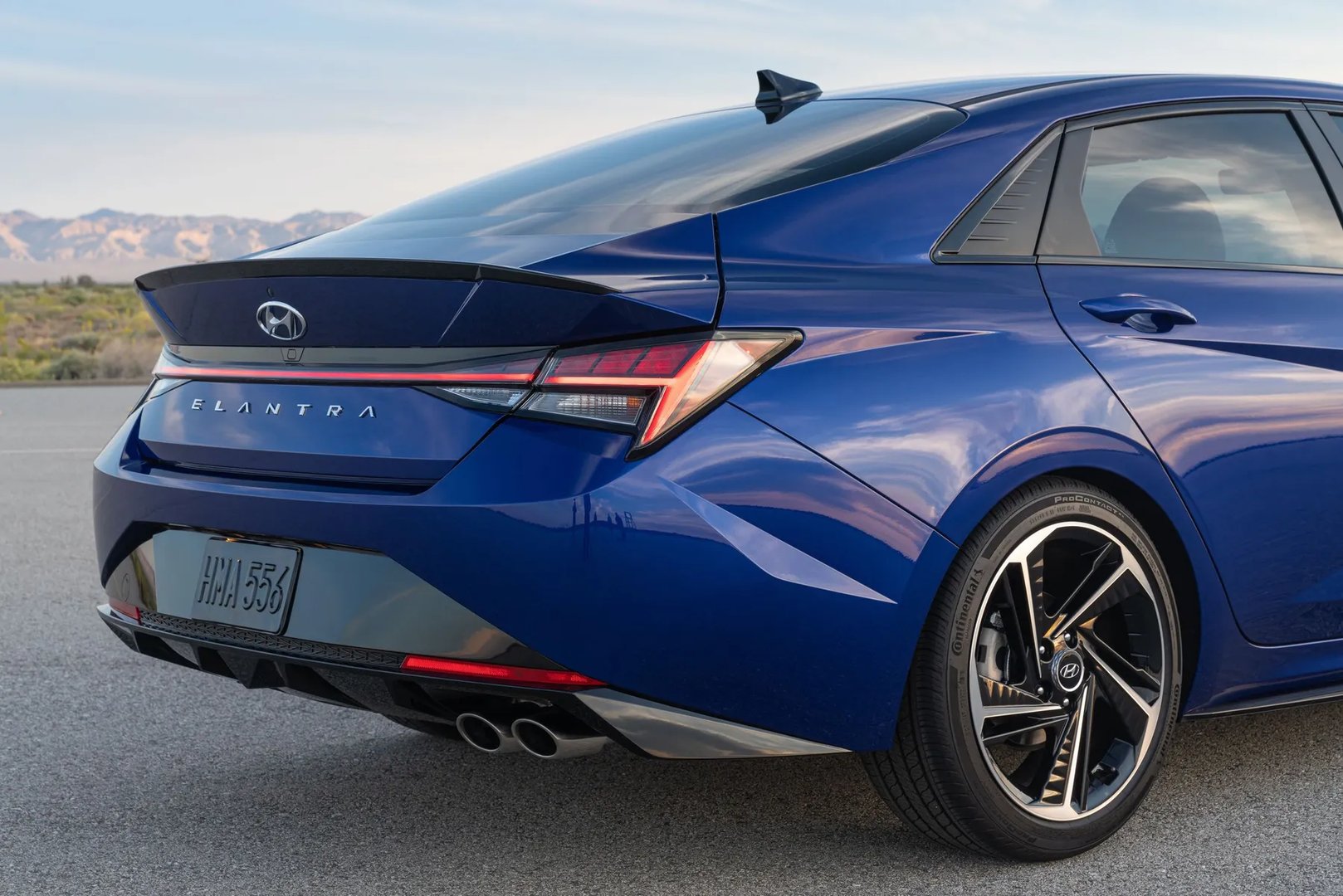 Hyundai_Elantra_7_generation__Sedan__6.jpg
