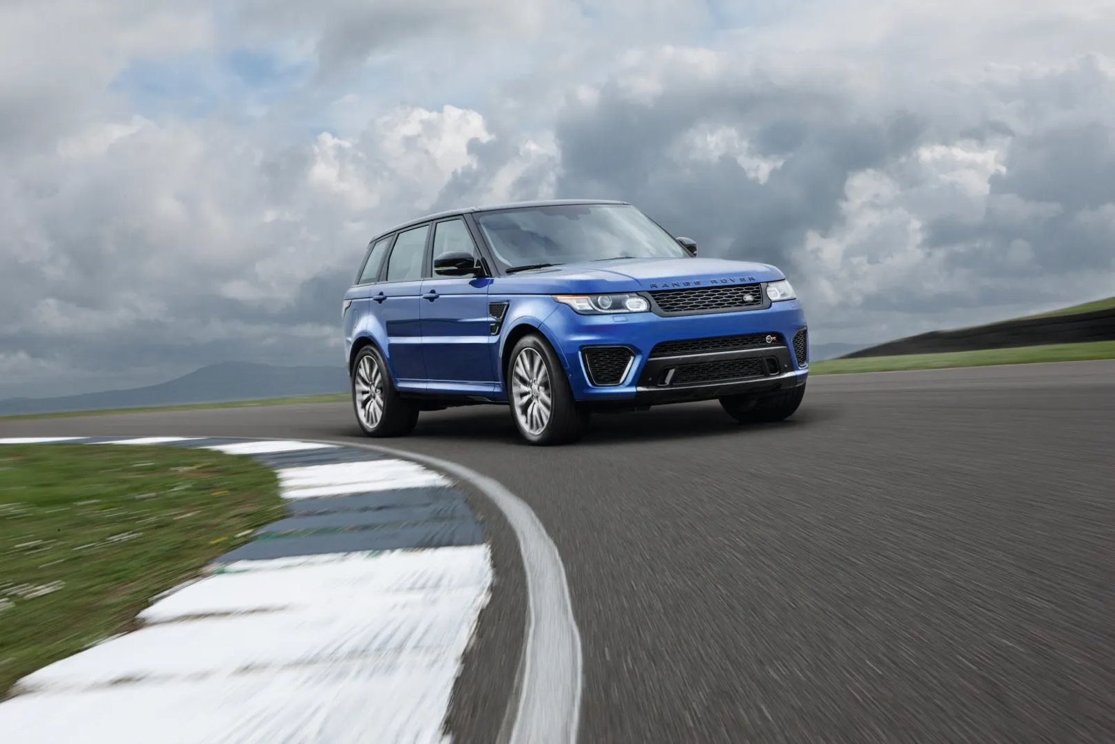Land Rover_Range_Rover_Sport_2_generation__SUV_5-doors__1.jpg