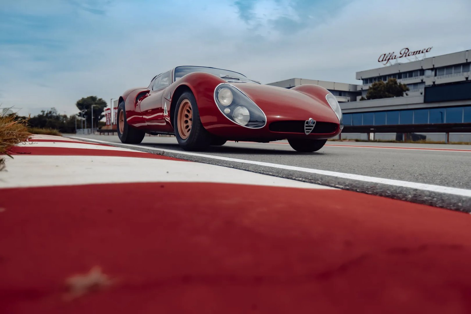 Alfa Romeo_33_Stradale_1_generation__Coupe__1.jpg