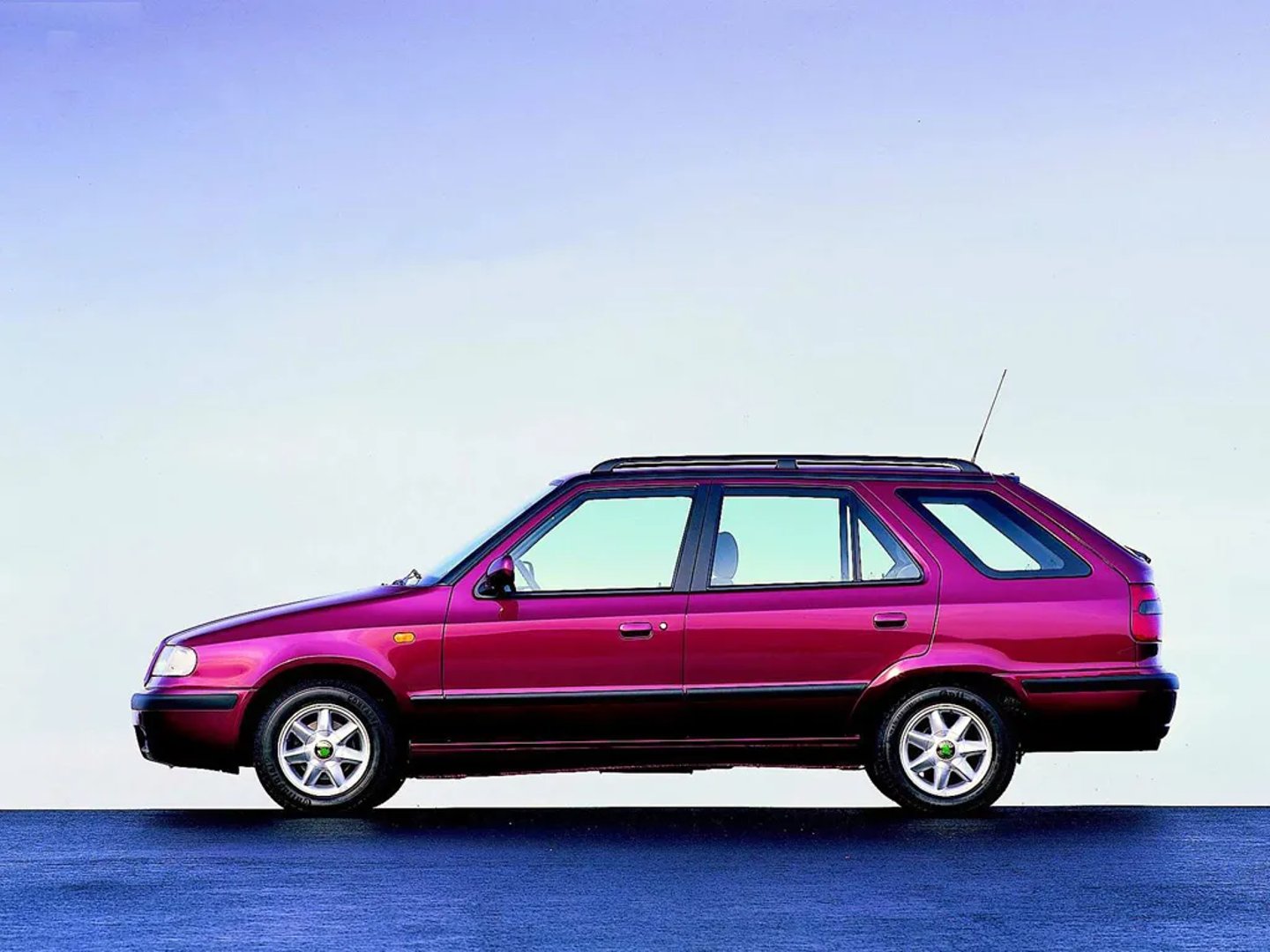 Skoda_Felicia_1_generation_restyling__Estate_5-door__1.jpg