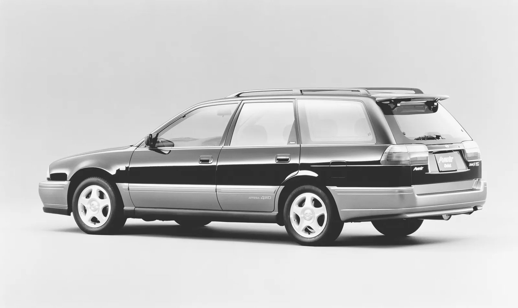 Nissan_Avenir_1_generation__Estate_5-door__5.jpg