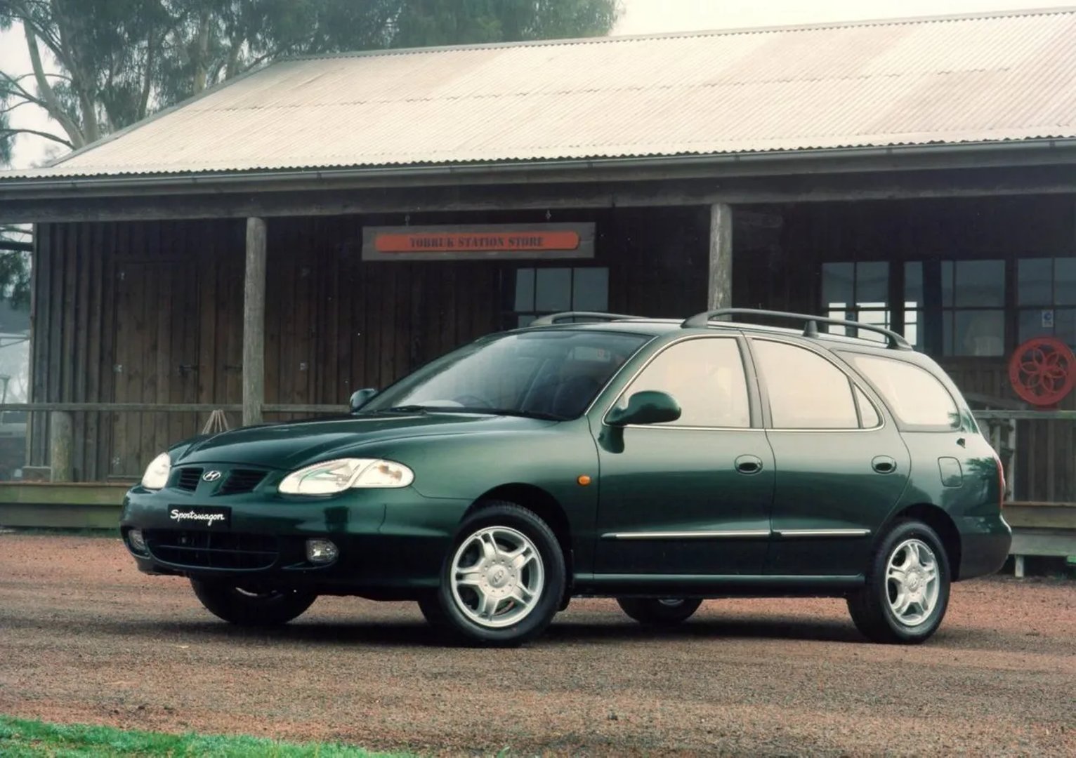 Hyundai_Lantra_2_generation_restyling__Estate_5-door__1.jpg