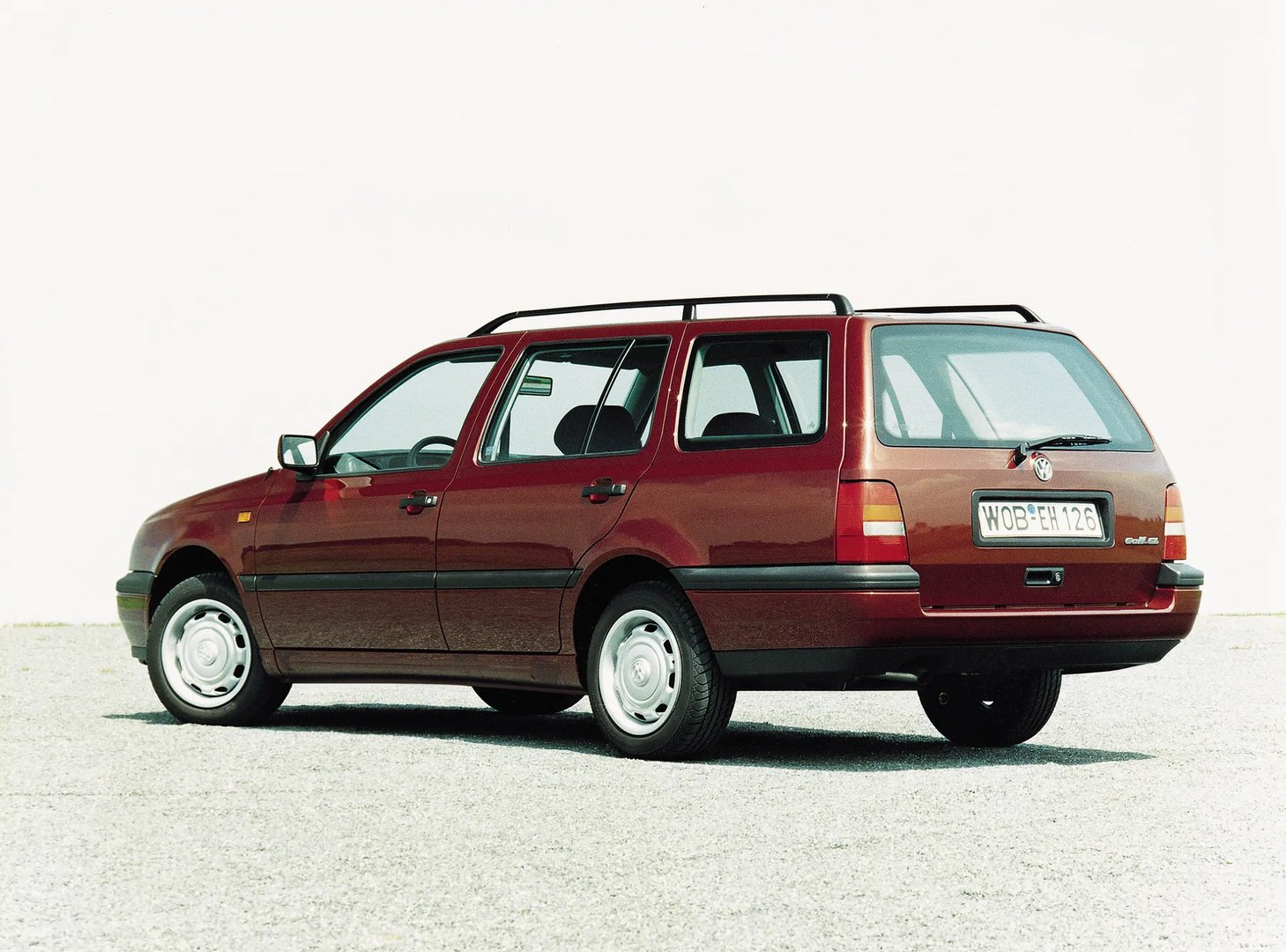 Volkswagen_Golf_3_generation__Estate_5-door__2.jpg