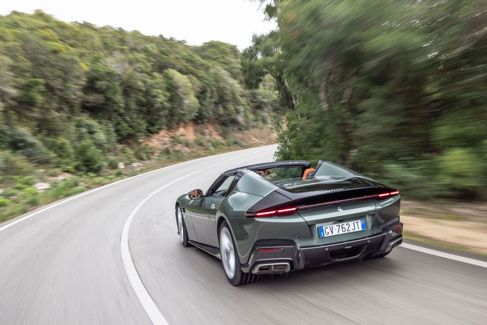 ferrari_12Cilindri_1_generation__Cabrio__6.jpg