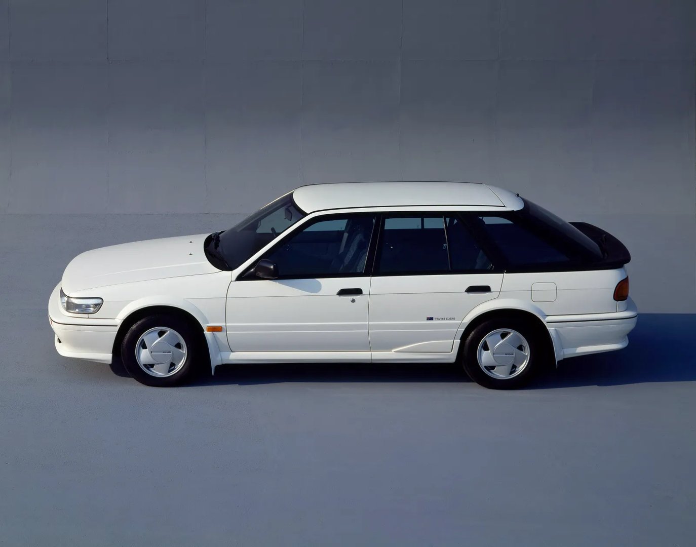 Nissan_Bluebird_8_generation__Hatchback_5-door__1.jpg