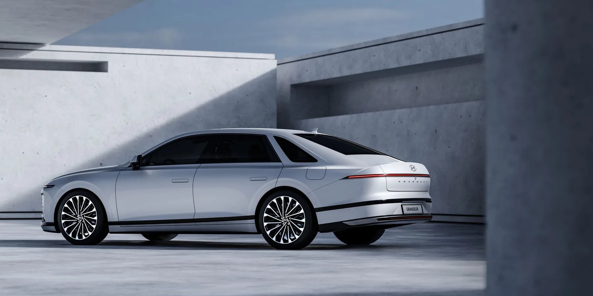 Hyundai_Grandeur_7_generation__Sedan__3.jpg