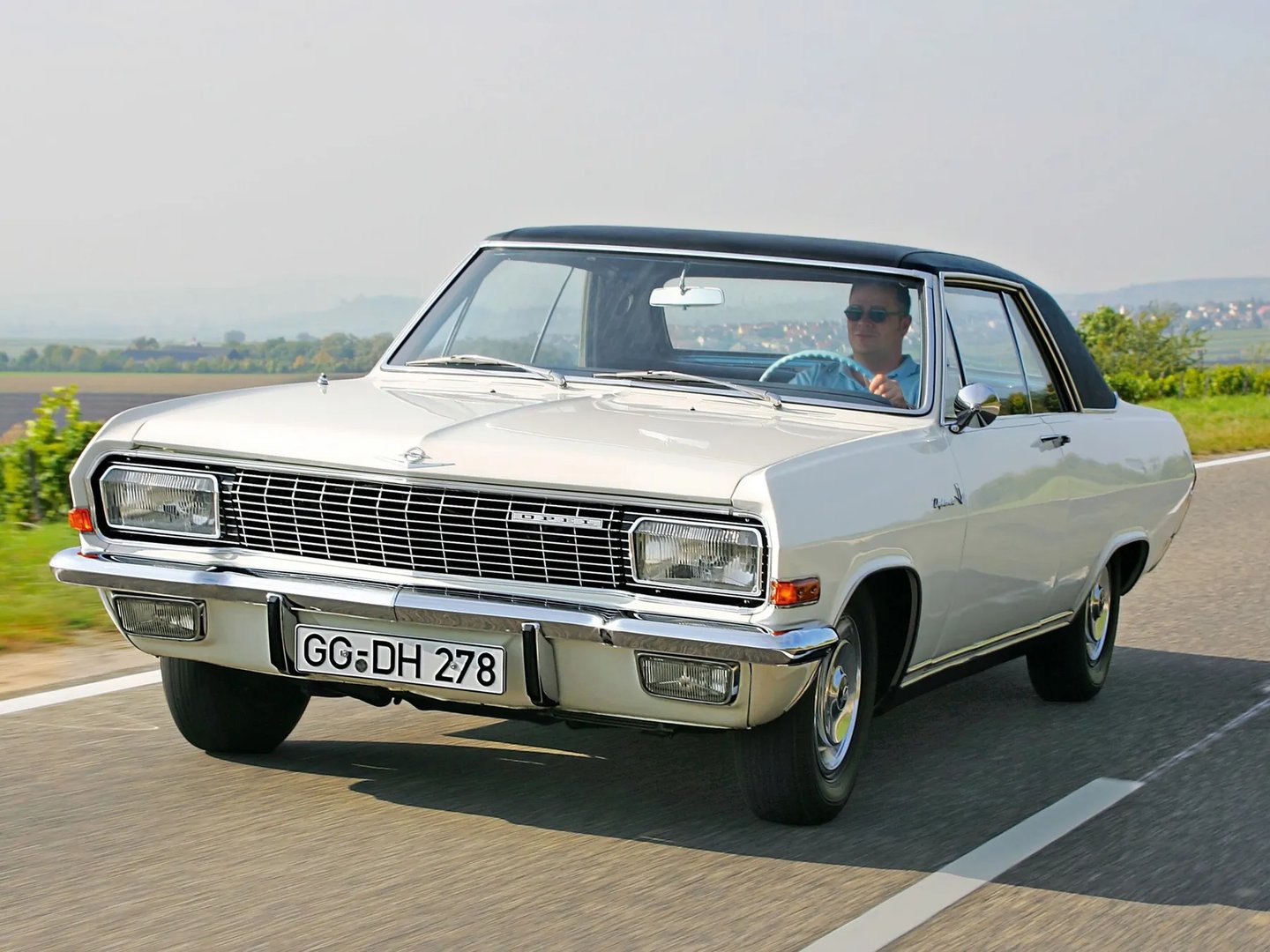 Opel_Diplomat_1_generation__Coupe__4.jpg