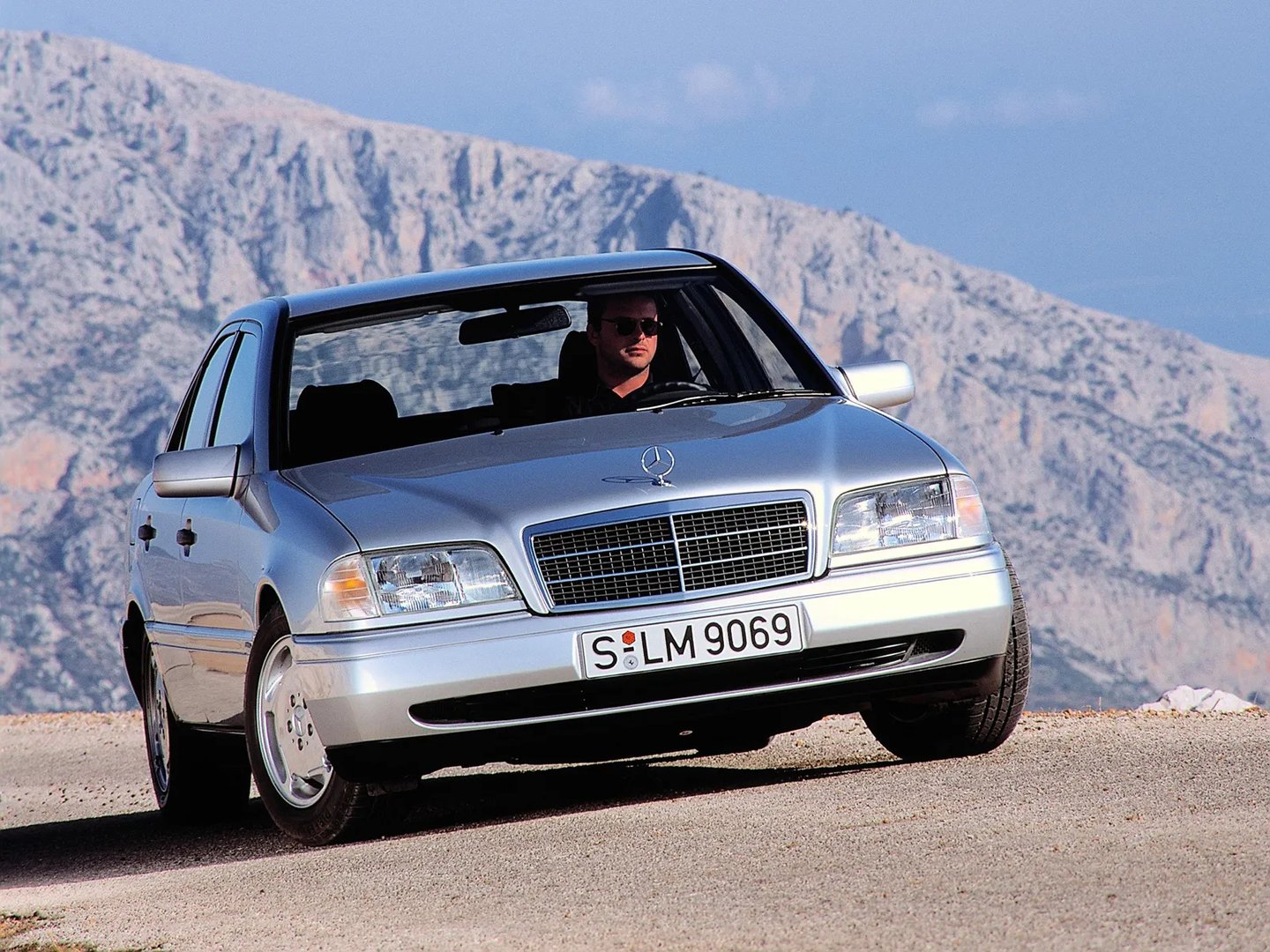 Mercedes_C-Class_1_generation__Sedan__main.jpg