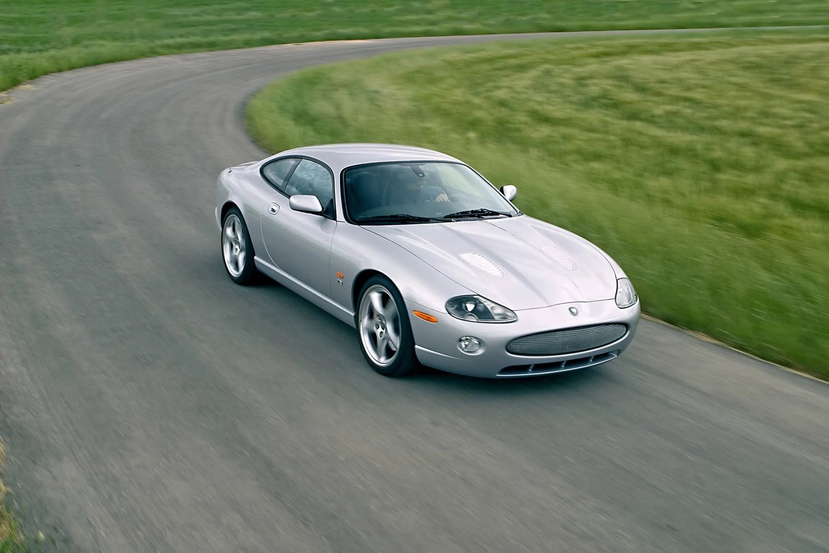 Jaguar_XKR_1_generation_restyling__Coupe__2.jpg