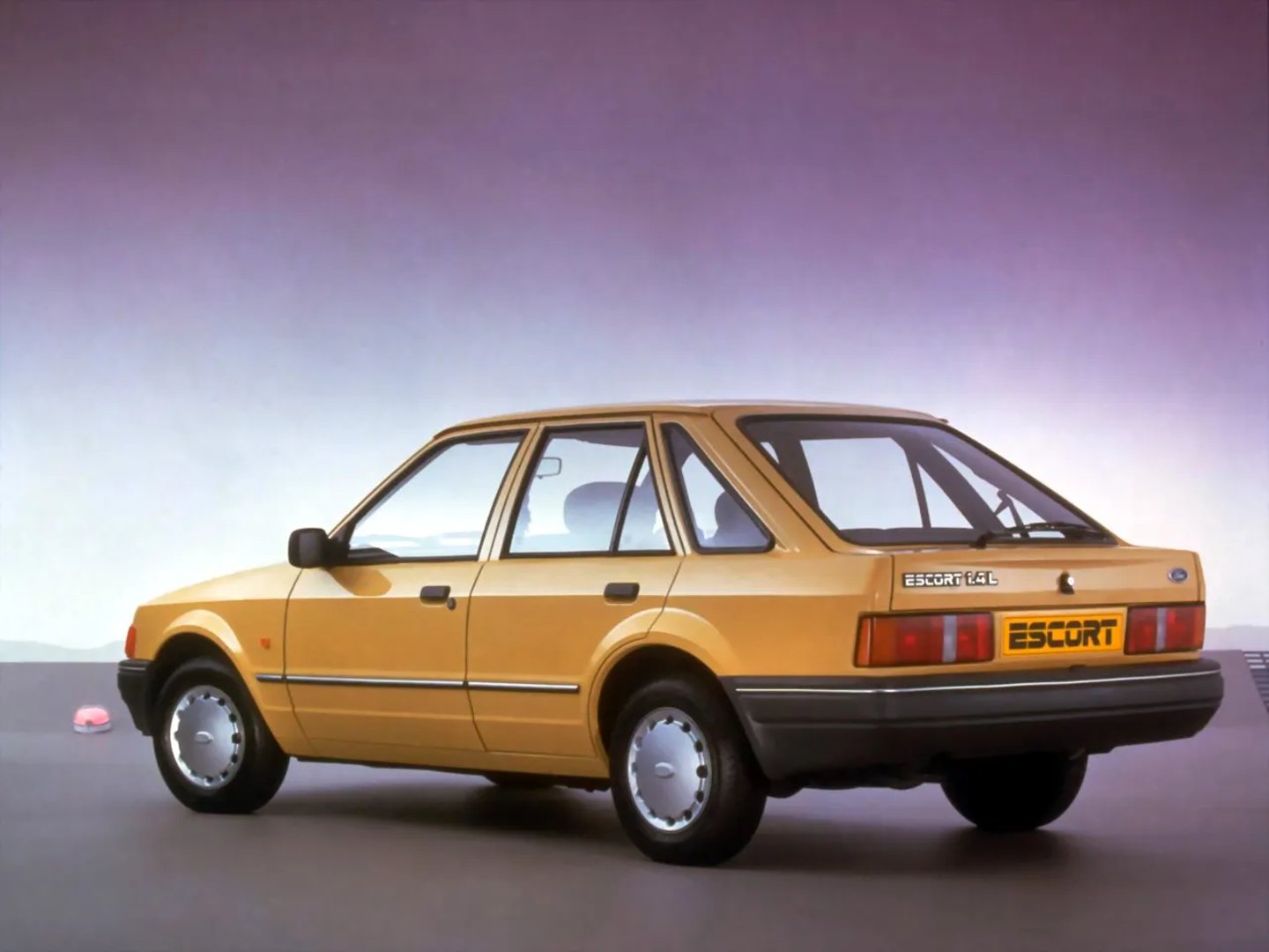 Ford_Escort_4_generation__Mini_5-doors__1.jpg
