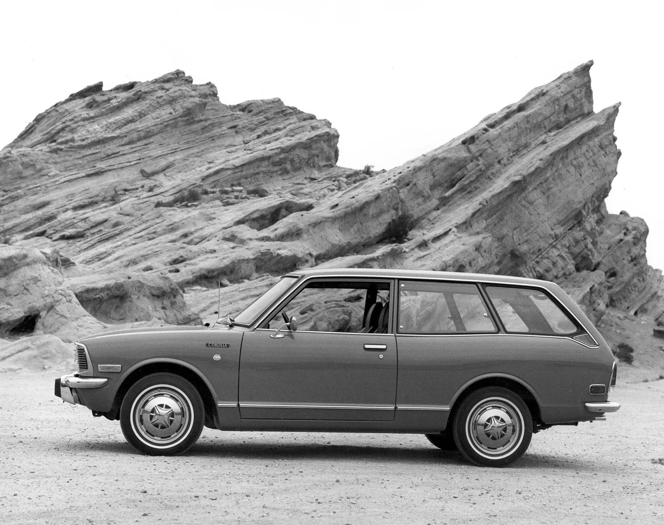 Toyota_Corolla_2_generation__Estate_3-door__3.jpg