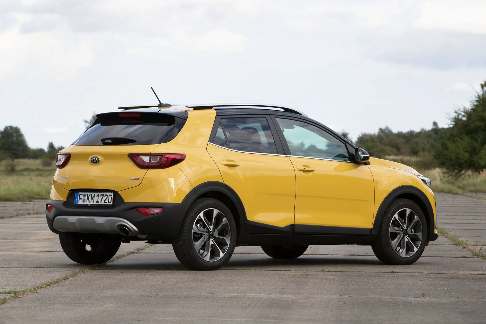 Kia_Stonic_1_generation__SUV_5-doors__6.jpg