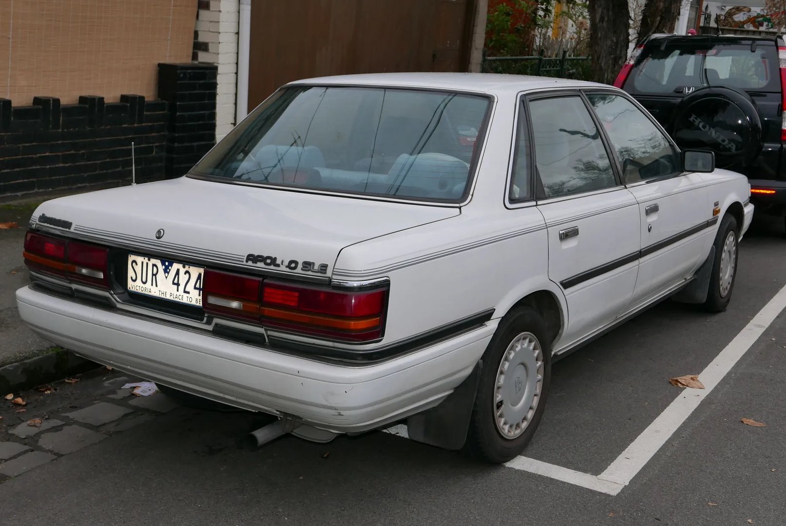 Holden_Apollo_1_generation__Sedan__1.jpg