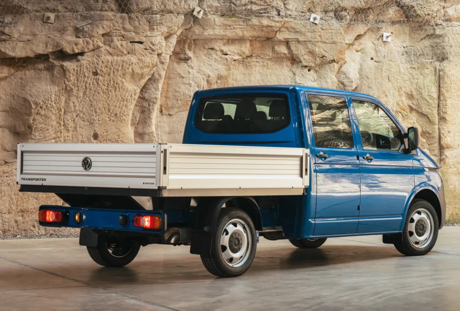 Volkswagen_Transporter_6_generation_restyling__Pickup_double-cab__1.jpg