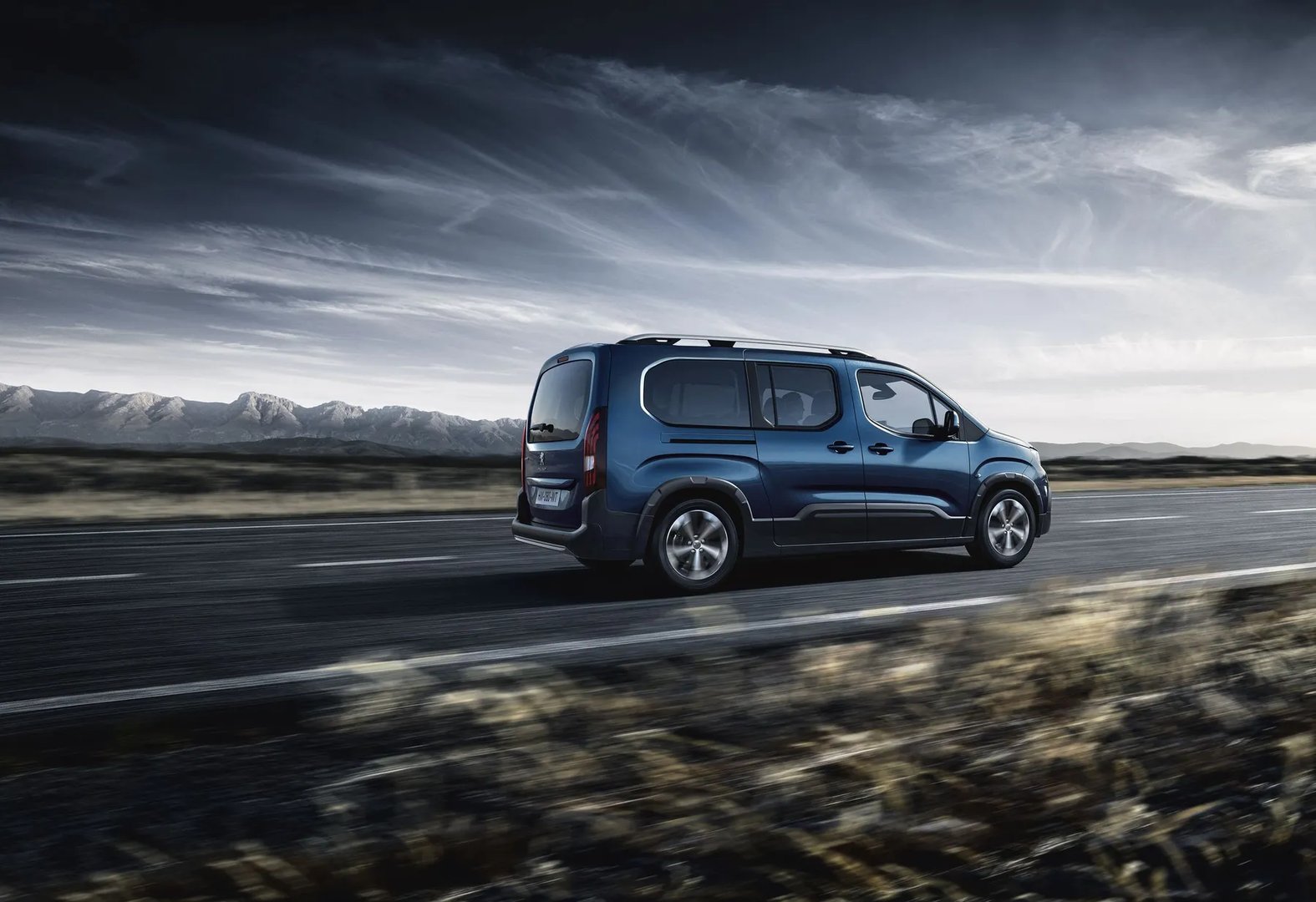Peugeot_Rifter_1_generation__Compact_Van_Long__4.jpg