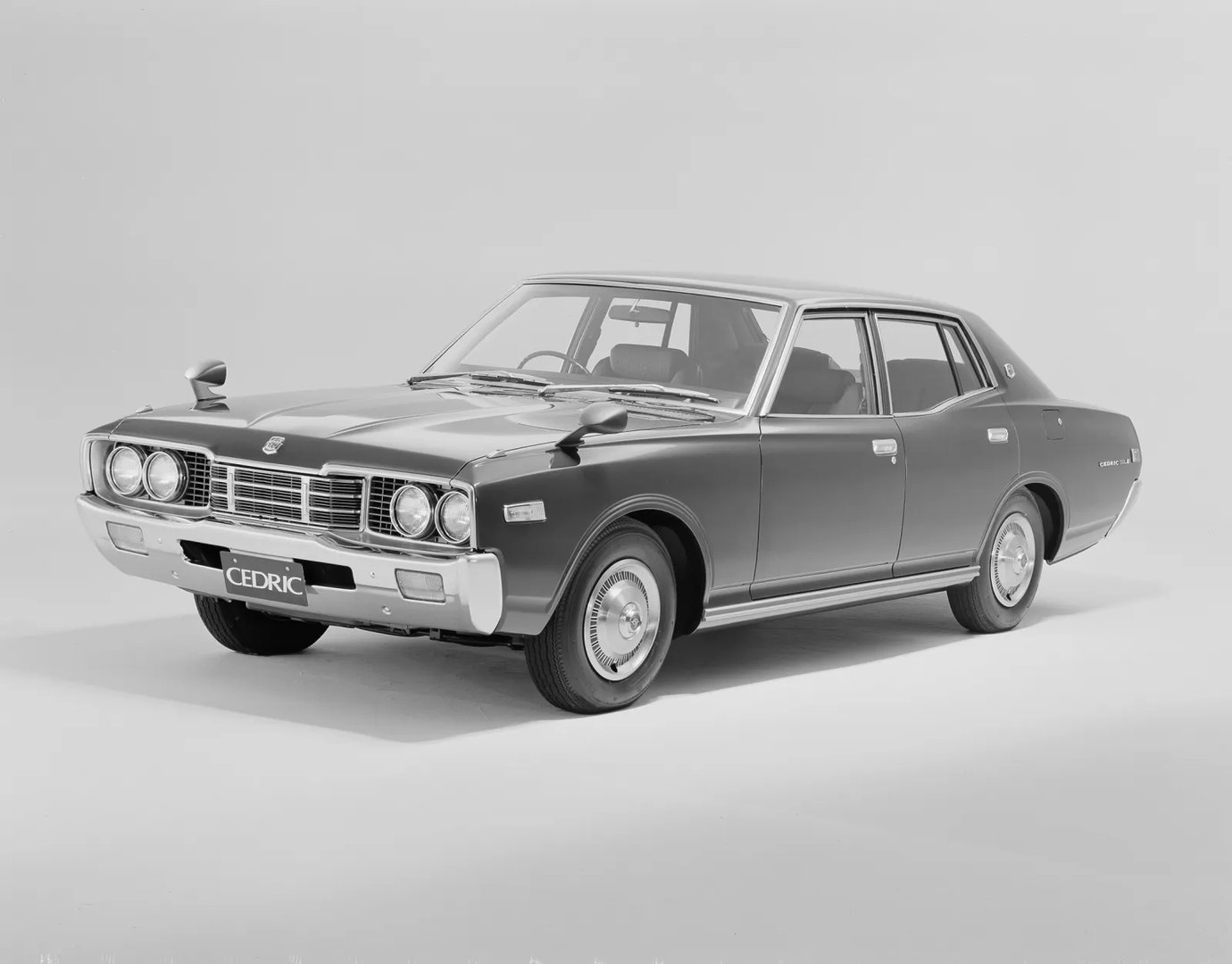 Nissan_Cedric_4_generation__Sedan__1.jpg