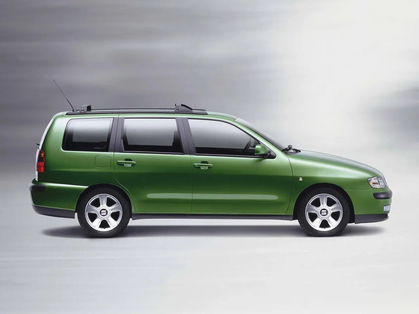 SEAT_Cordoba_1_generation_restyling__Estate_5-door__2.jpg