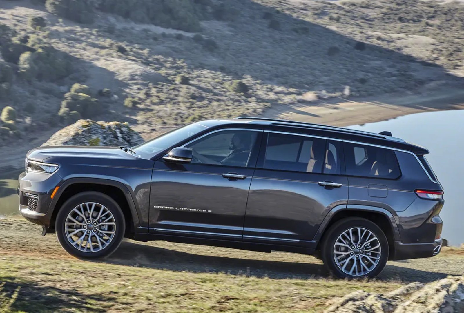 Jeep_Grand_Cherokee_5_generation__SUV_5-doors__3.jpg