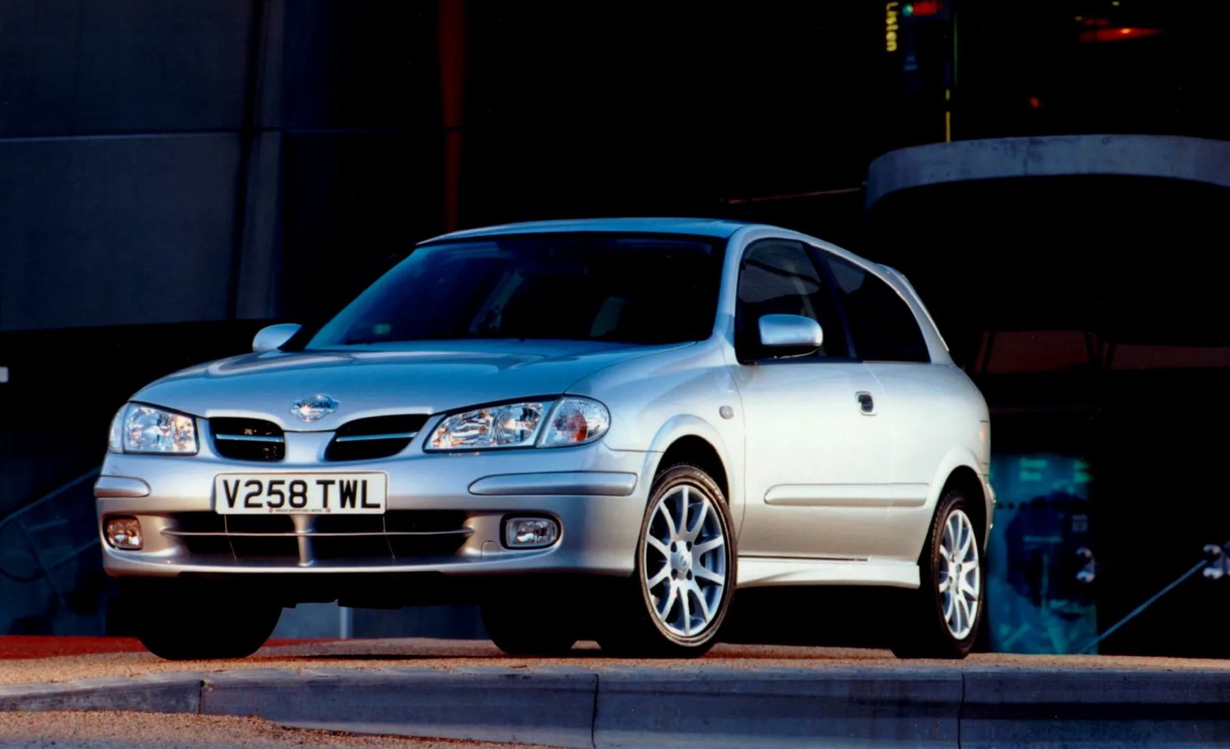 Nissan Almera 2 generation  Hatchback 3-door