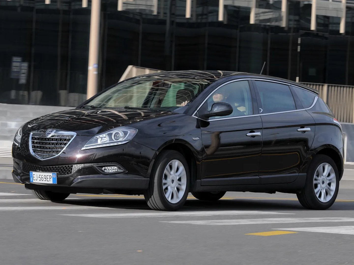 Lancia_Delta_3_generation_restyling__Hatchback_5-door__10.jpg
