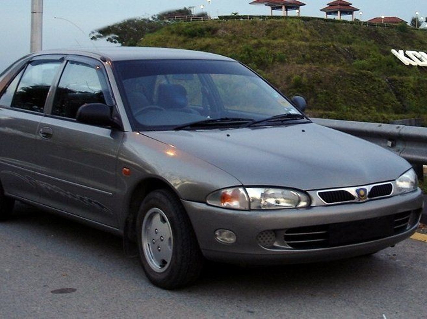 proton_Wira_1_generation__Liftback__1.jpg