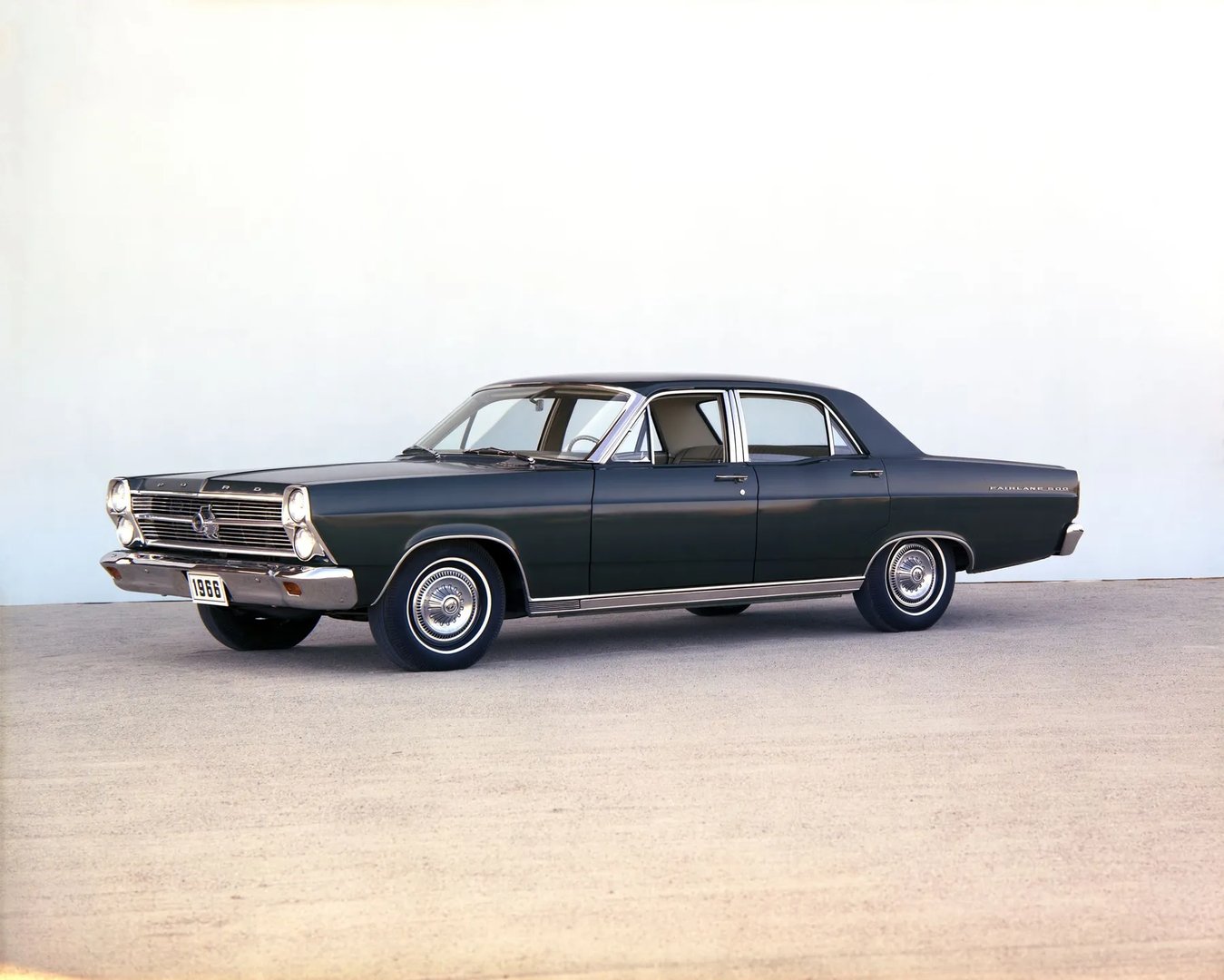 Ford_Fairlane_5_generation__Sedan__1.jpg