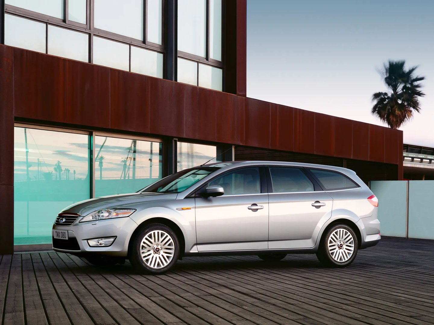 Ford_Mondeo_4_generation__Estate_5-door__4.jpg