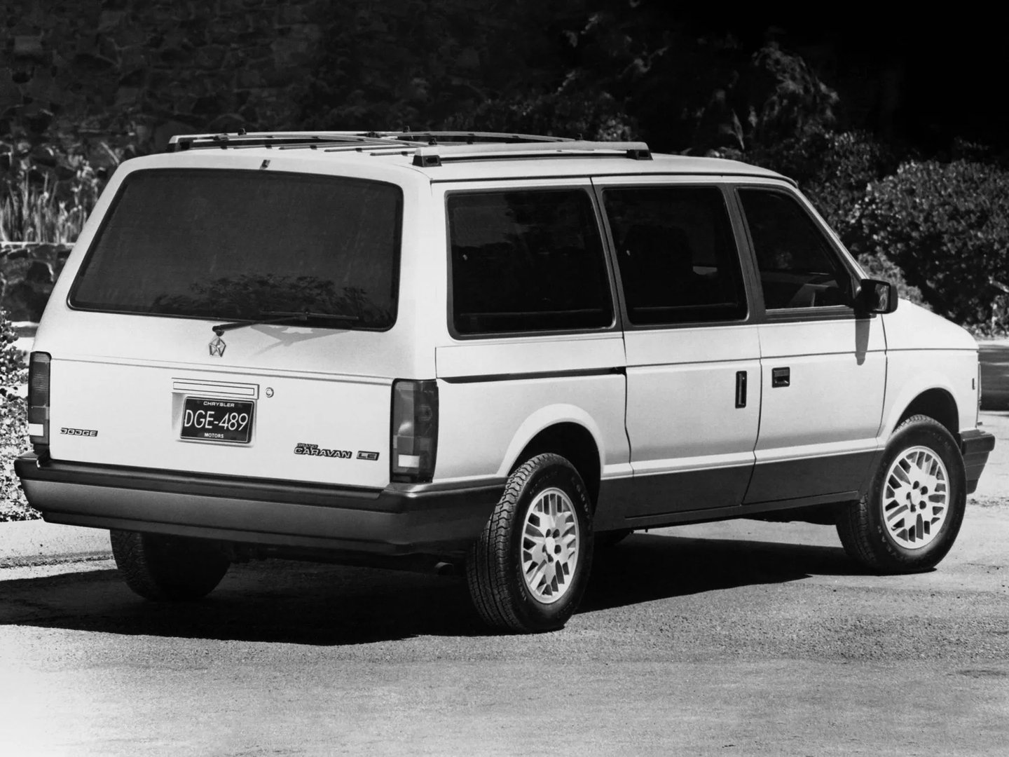Dodge_Caravan_1_generation__Minivan__5.jpg