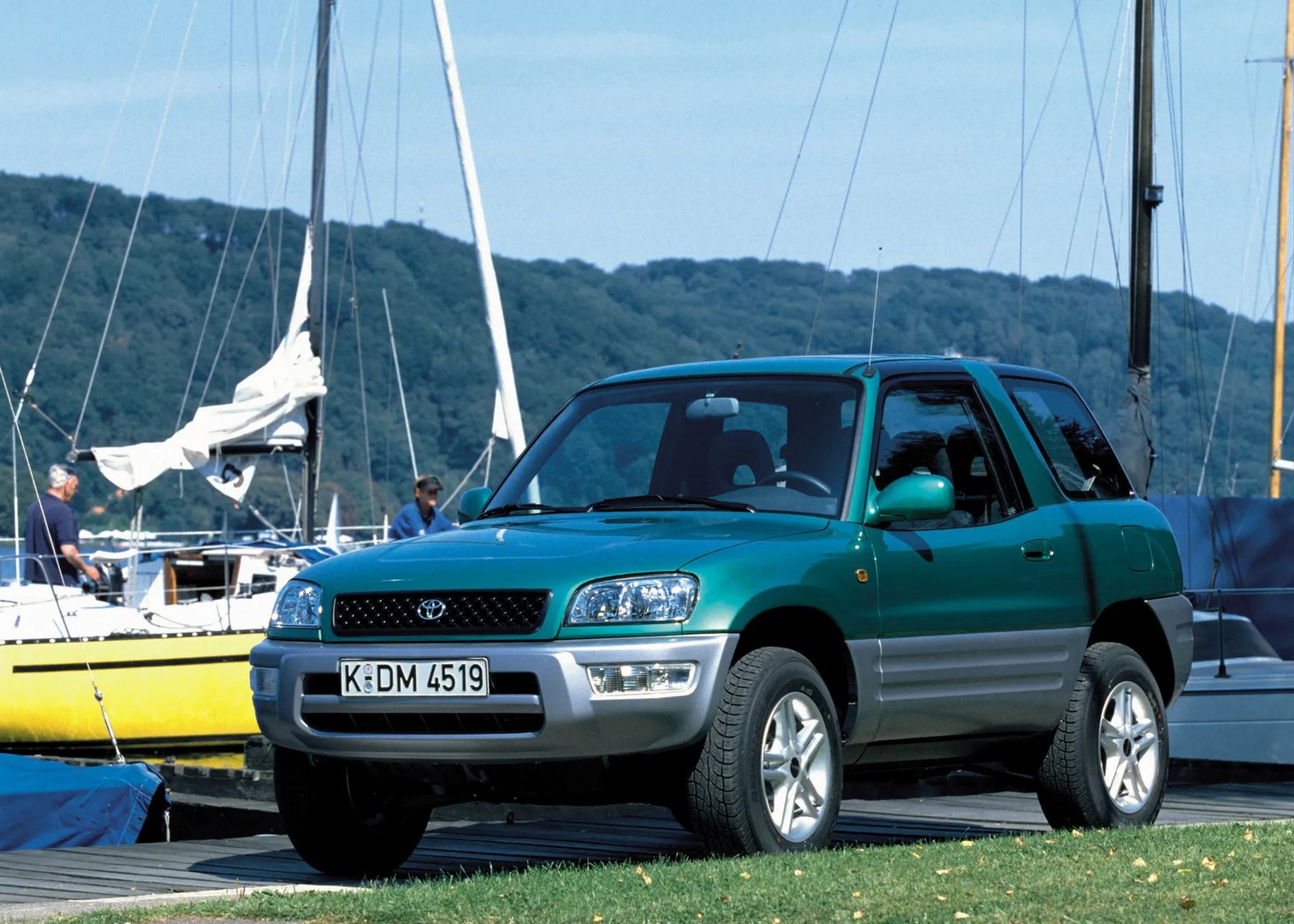 Toyota_RAV4_1_generation__SUV_3-doors__9.jpg