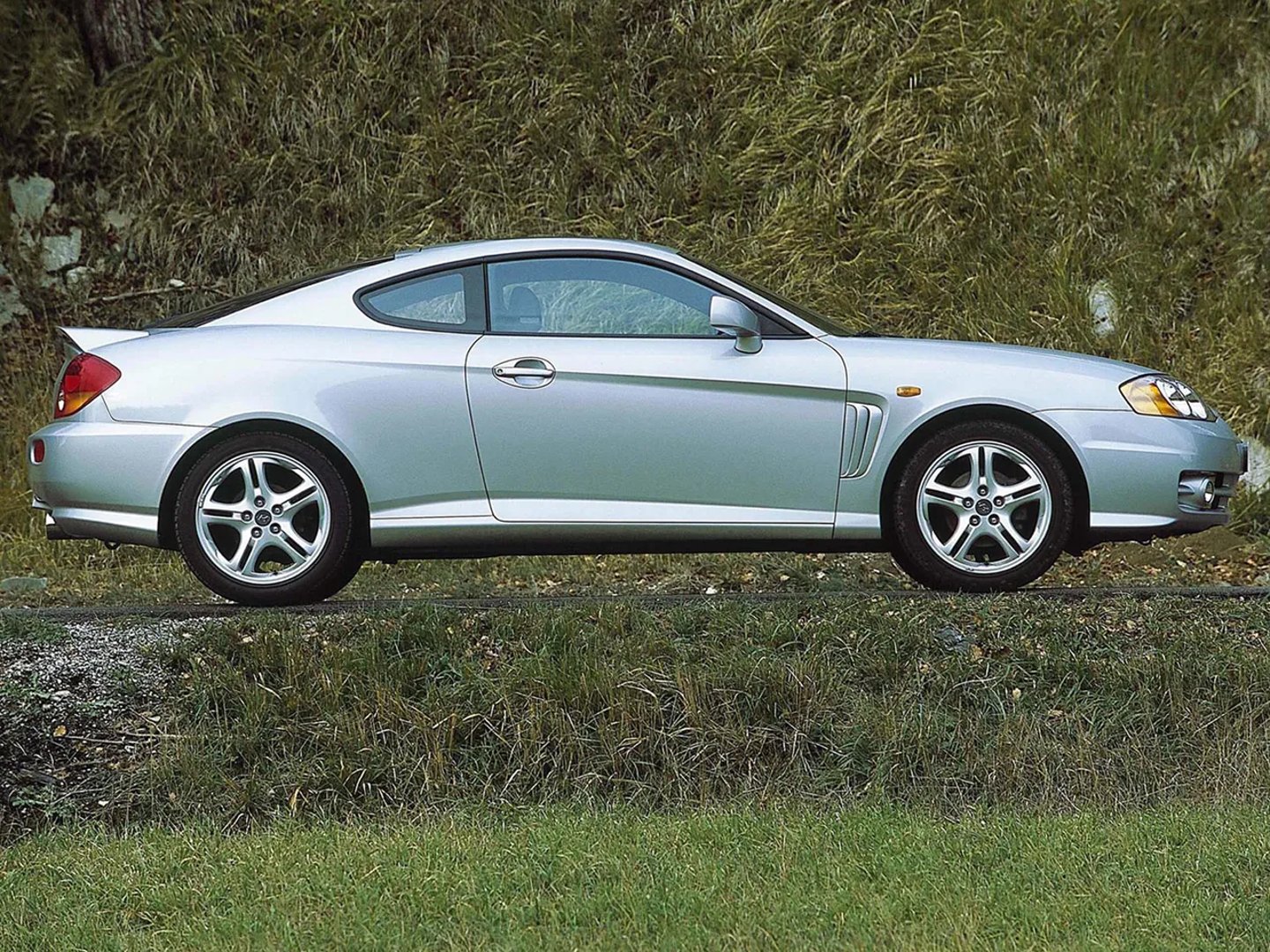 Hyundai_Tiburon_2_generation__Coupe__4.jpg