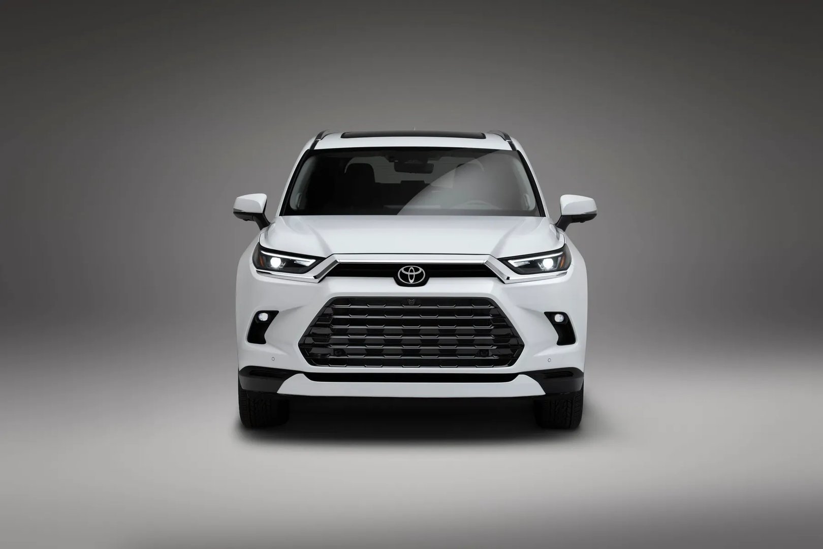 Toyota_Grand_Highlander_1_generation__SUV_5-doors__3.jpg